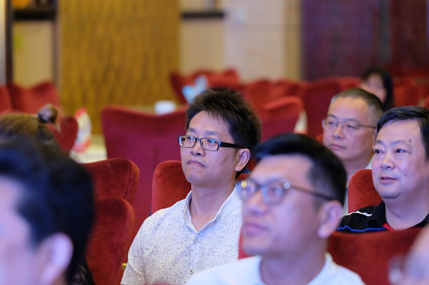 换届大会第三届第一次会议圆满落幕！