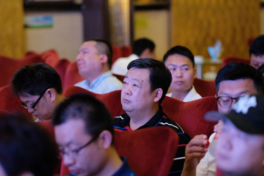 换届大会第三届第一次会议圆满落幕！