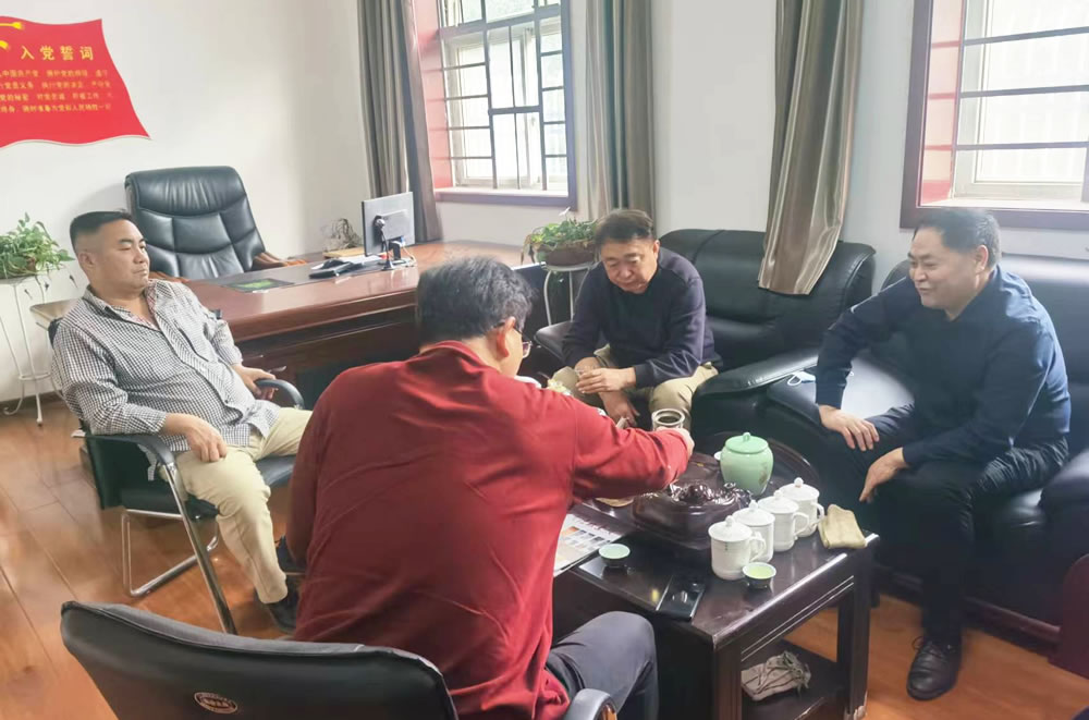 河南省法治建设研究会维权中心主任王勇于4月25日前往洛阳法律研究会与会长王鲁青共商探索研究会开展法律培训