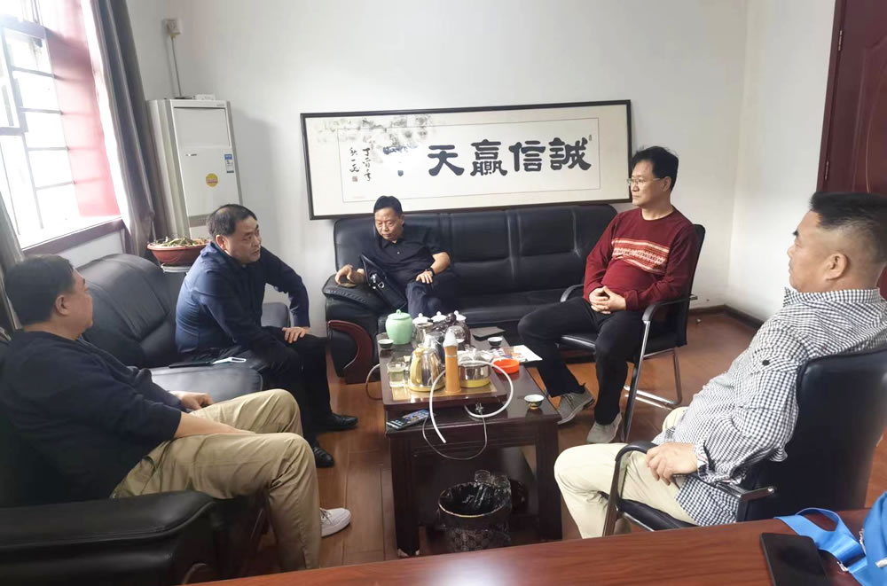 河南省法治建设研究会维权中心主任王勇于4月25日前往洛阳法律研究会与会长王鲁青共商探索研究会开展法律培训